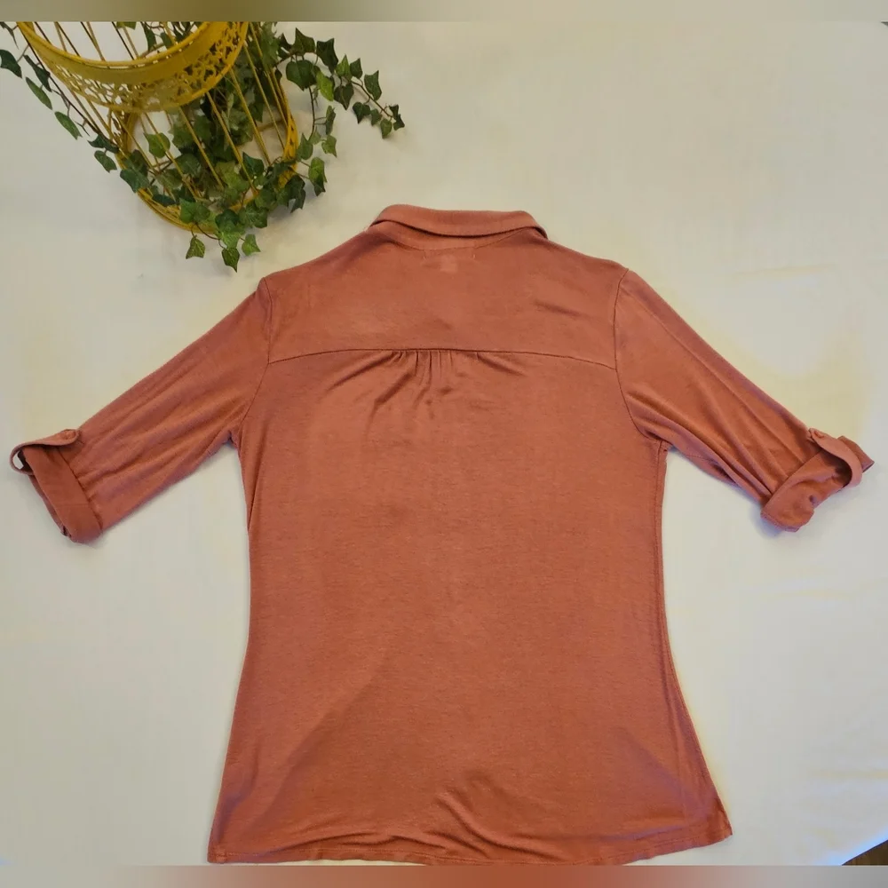 💵3/$20 Pink Rose Lightweight Mauve Button UpShirt - Picture 8 of 15